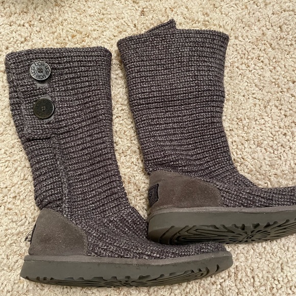 UGGS - Picture 4 of 6